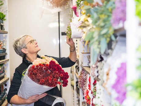 Große Auswahl an Blumen- und Dekoartikeln
